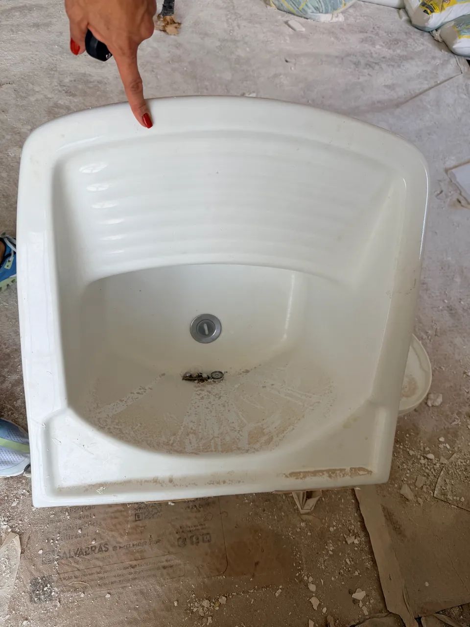 Tanque de louça com torneira de parede - Foto 2