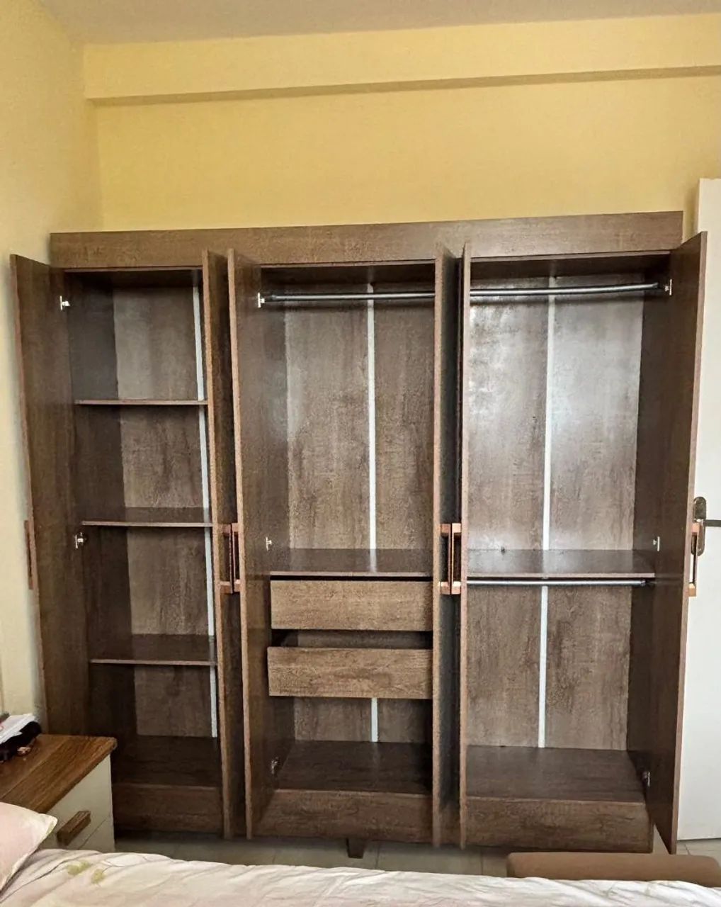 Guarda roupa em ótimo estado