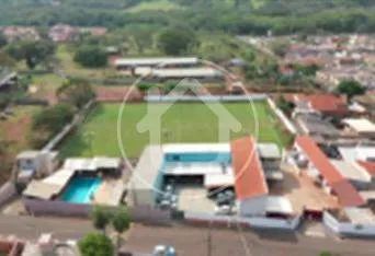 PRÉDIO COM CAMPO DE FUTEBOL E PISCINA À VENDA