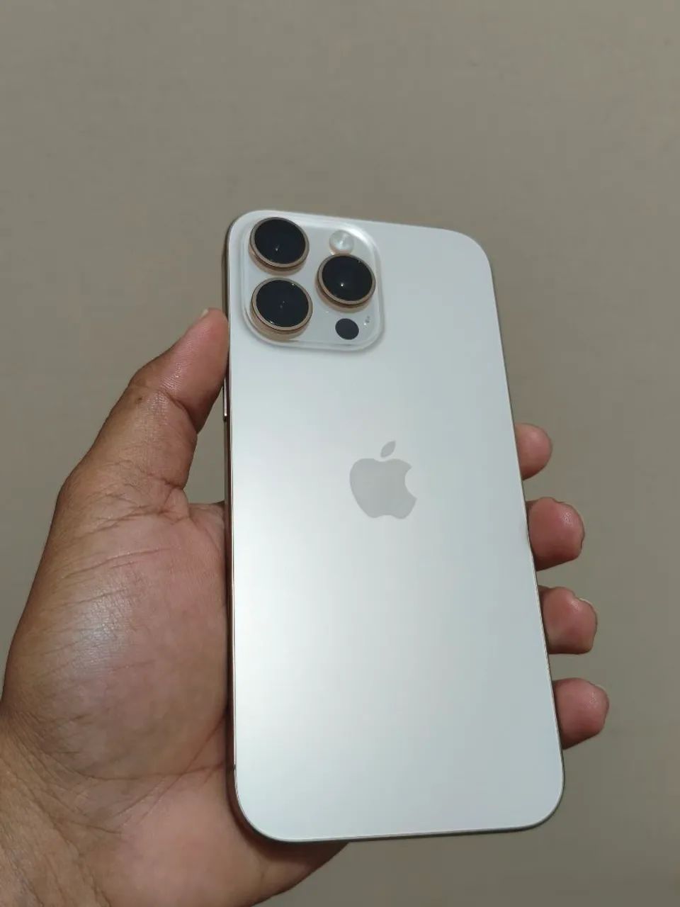 iPhone 16 pro Max 256 - Foto 2