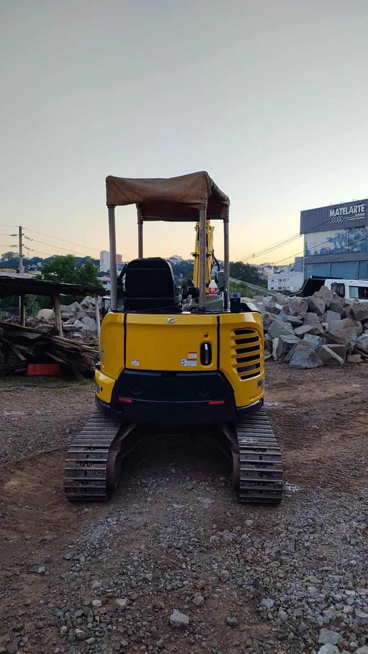 Mini escavadeira yanmar vio30  - Foto 3