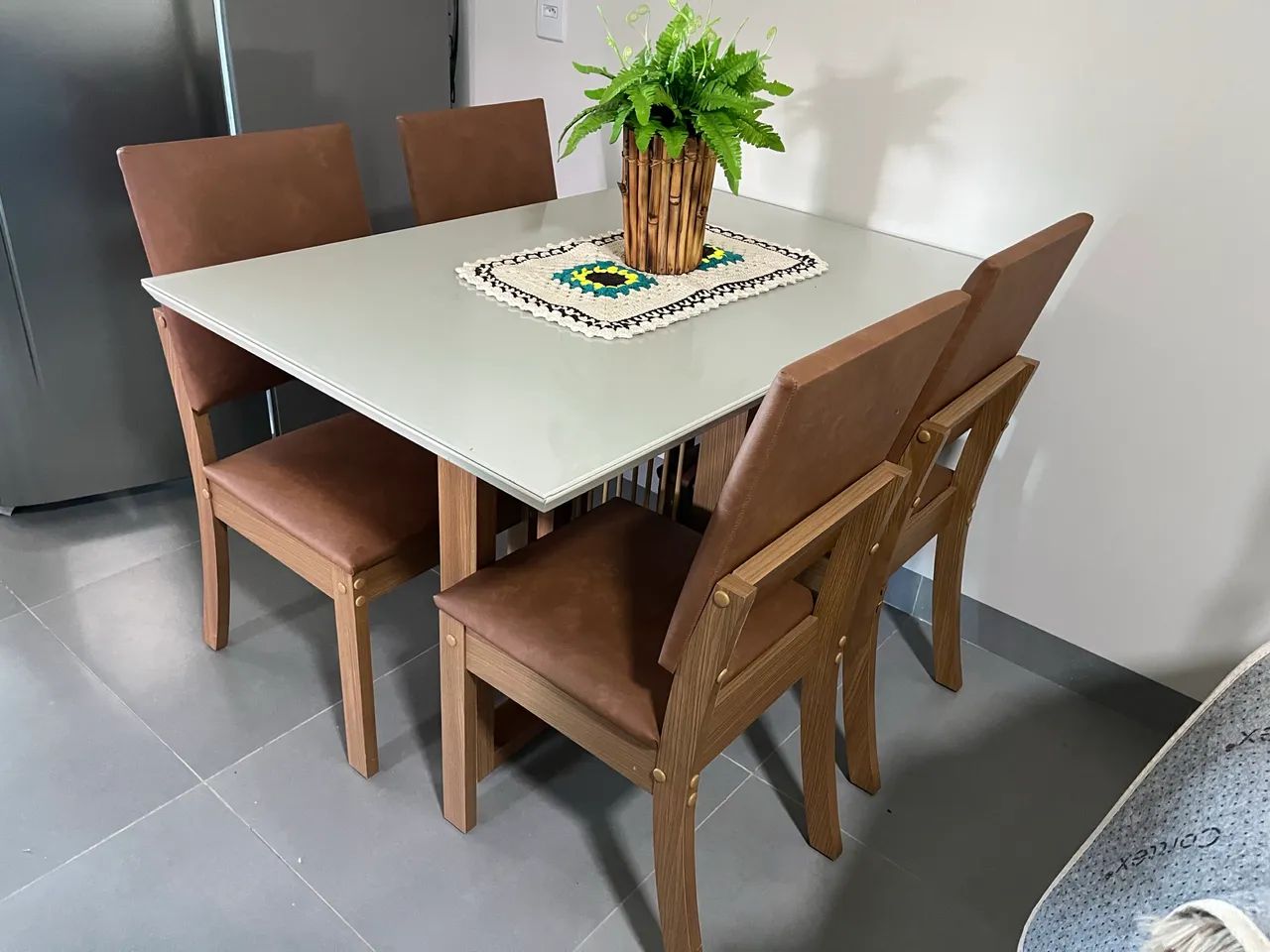 Mesa com 4 cadeiras  - Foto 4