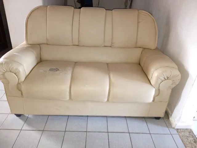 Conjunto de Sofá 2 e 3 Lugares em Courino Bege / Creme 