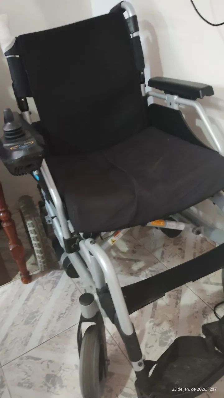 cadeira de rodas motorizada delamed  - Foto 4