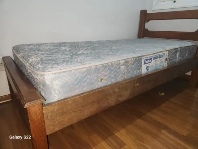 CAMA DE SOLTEIRO COM COLCHAO DE MOLA EM BOM ESTADO. - Foto 2