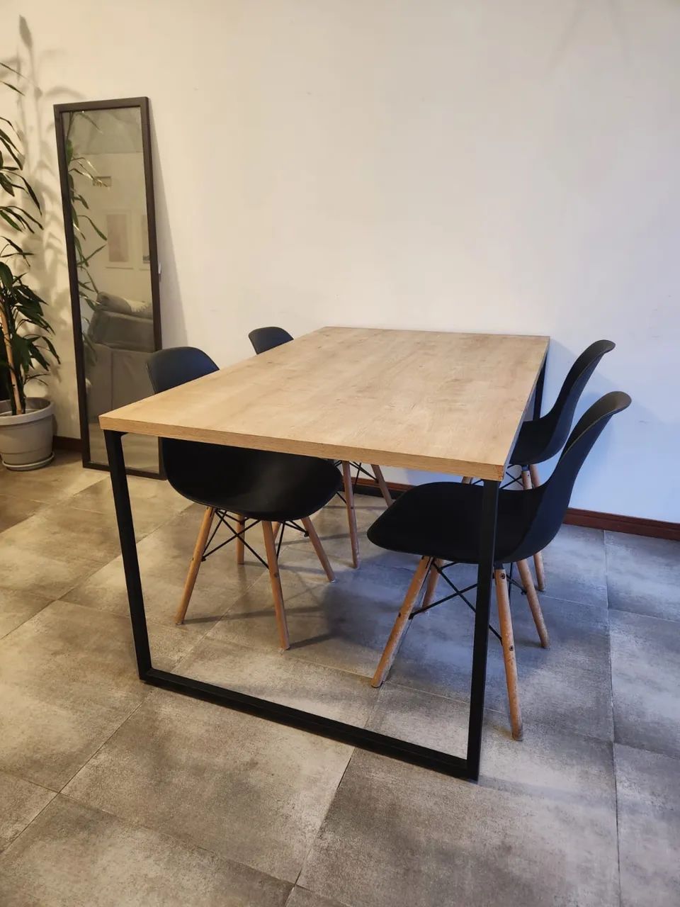 Mesa de Jantar industrial com 4 cadeiras  - Foto 2