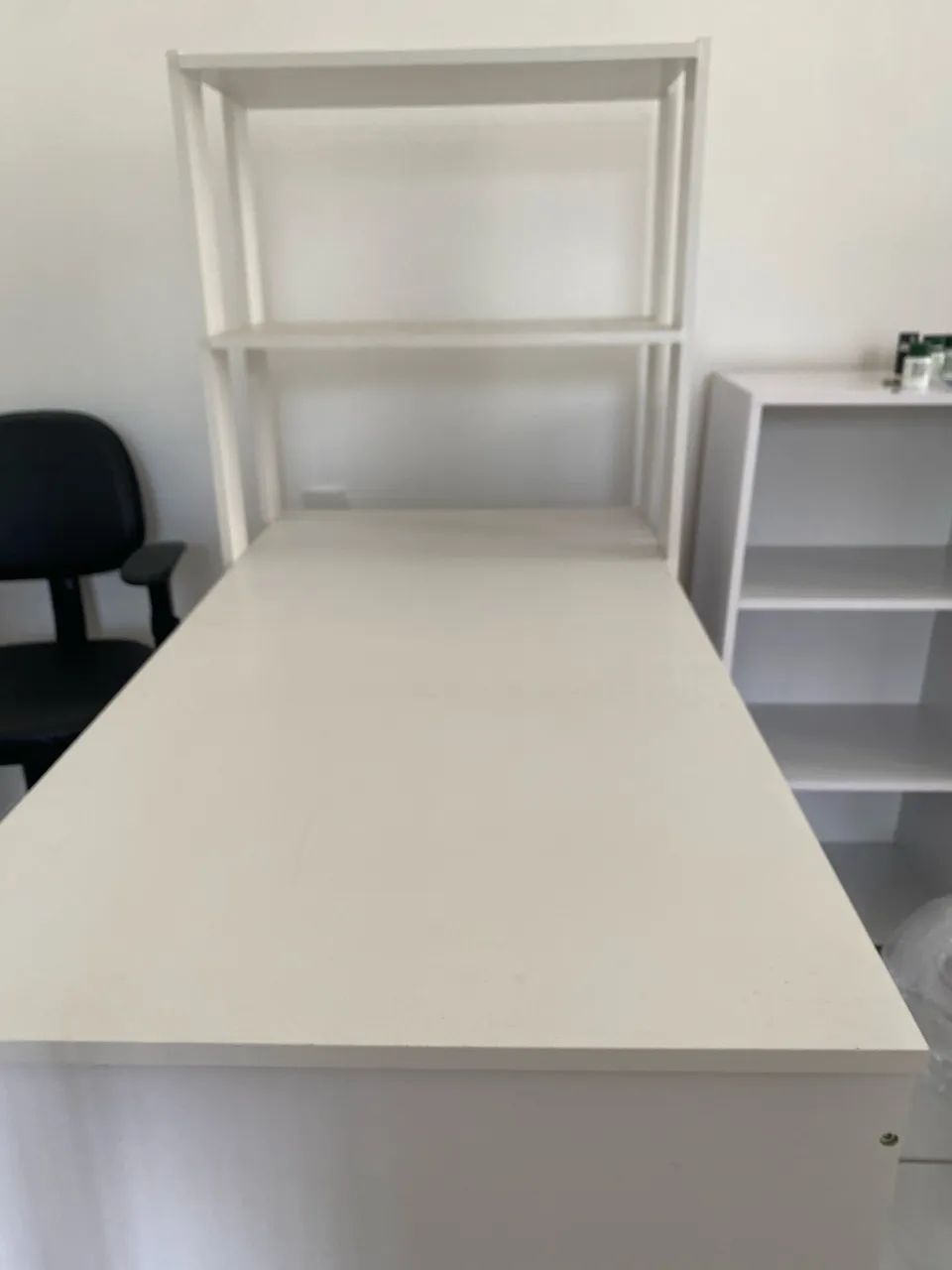 Escrivaninha com estante branca  - Foto 3