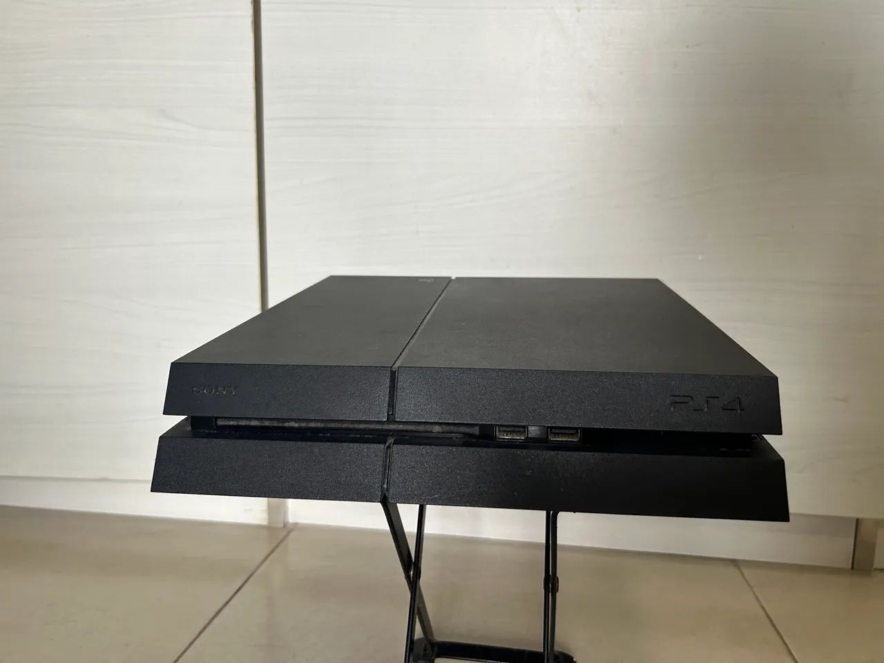 PS4 + 3 JOGOS + 3 CONTROLES - Foto 2