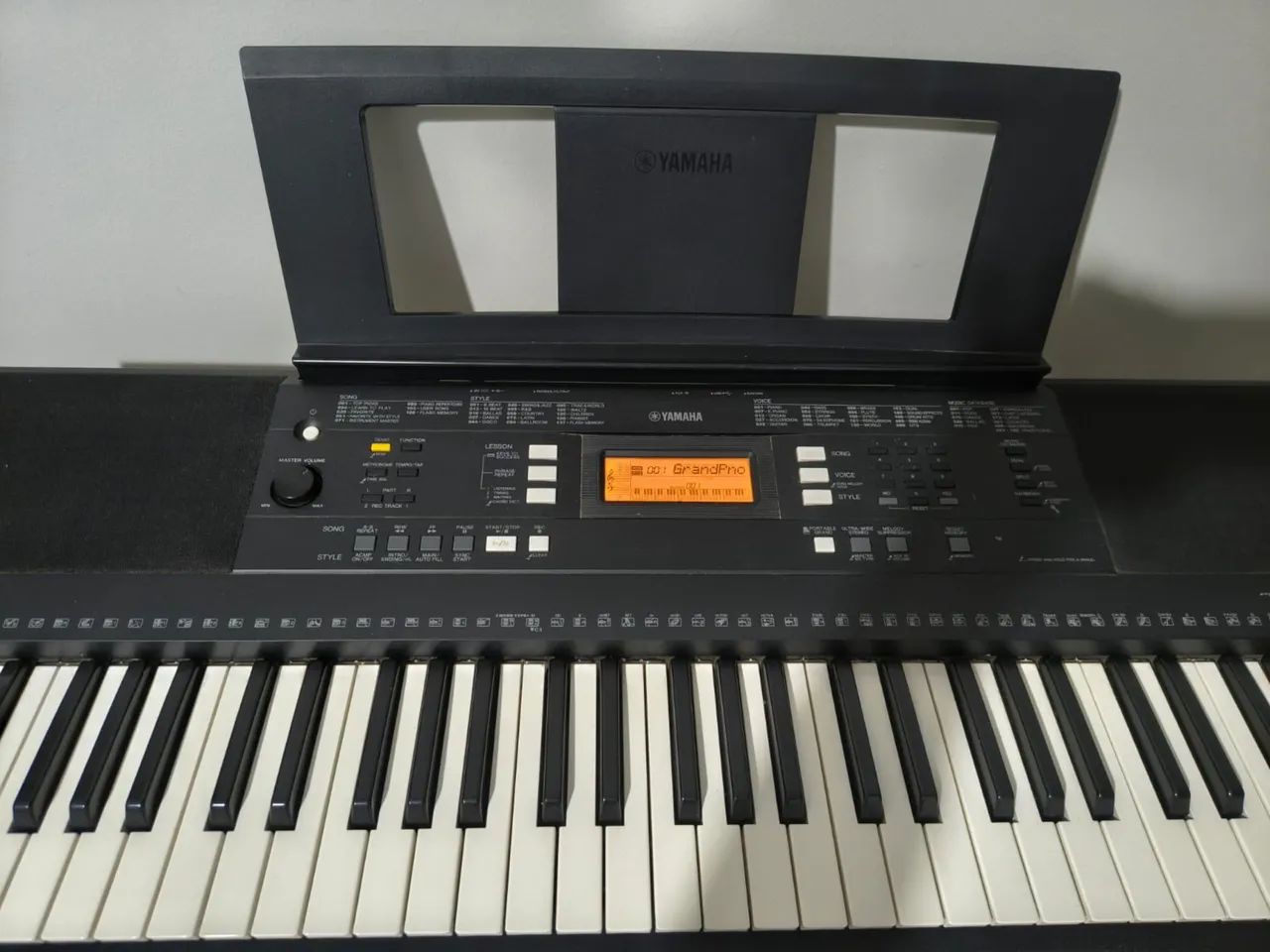 Teclado Yamaha  modelo PSR E343 - Foto 4