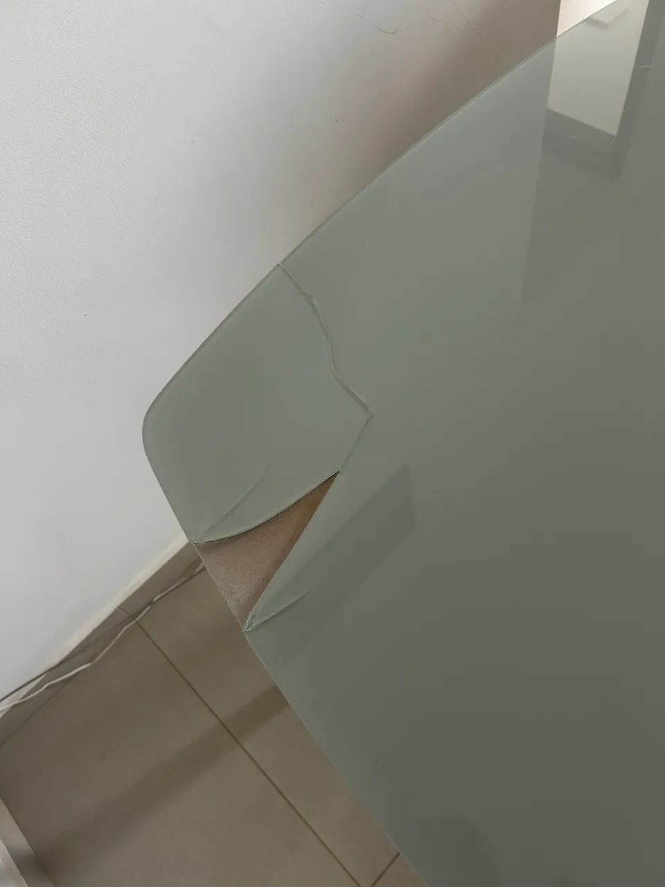 MESA RETRÔ COM TAMPO DE MADEIRA E VIDRO (com avaria) - Foto 4