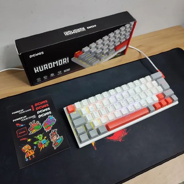 Teclado Mecânico 60% PCYes Kuromori White Ghost Switch Blue