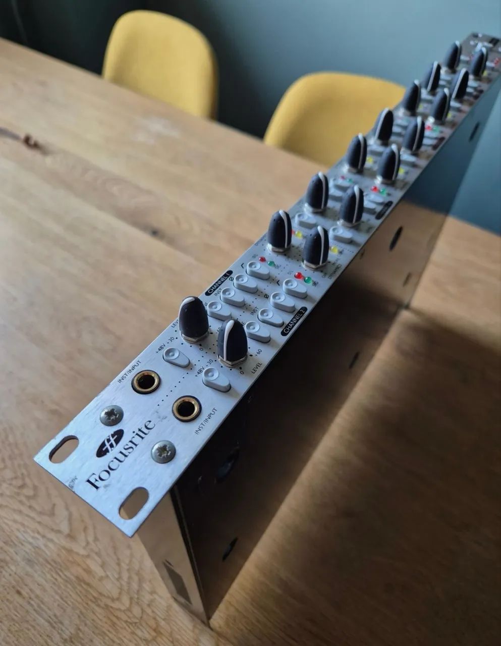 Focusrite OctoPre Platinum - 8 Pré-Amplificadores de Microfone + Cabo DB25