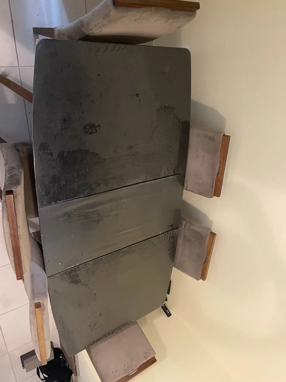 Conjunto mesa e 6 cadeiras em madeira maciça 