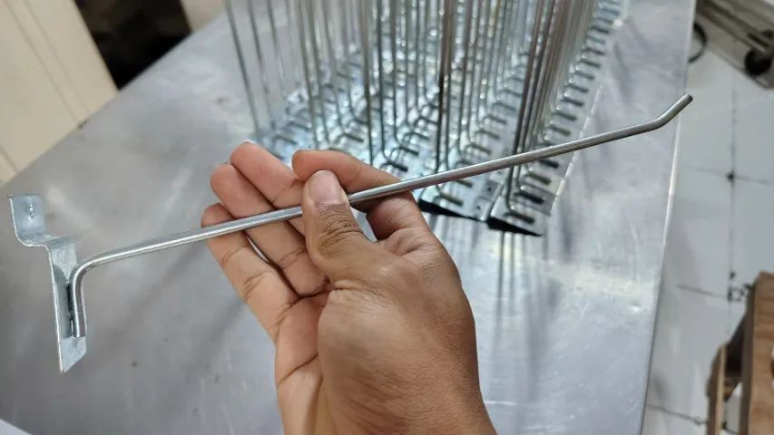 Gancho para painel Galvanizado Kit com 100 unid - Foto 3