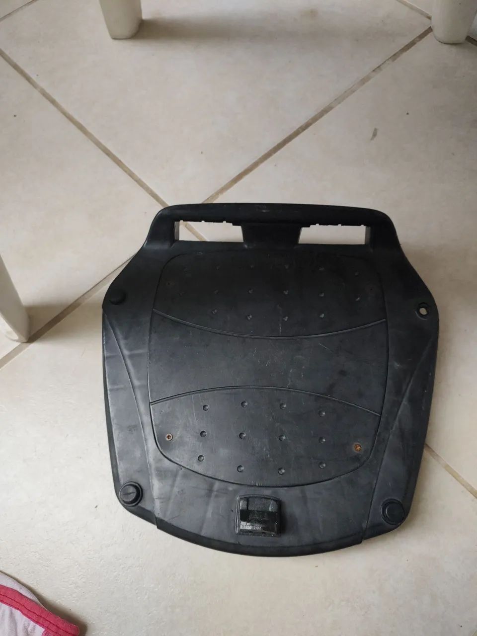 Baú da protork de 30 litros, com base e uma chave - Foto 3