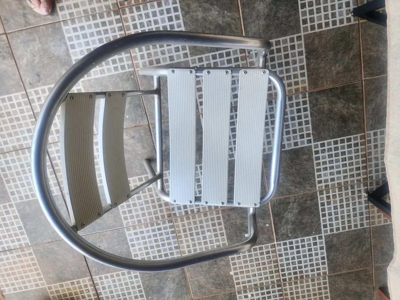 Vende-se 4 Cadeiras de alumínio - Foto 5