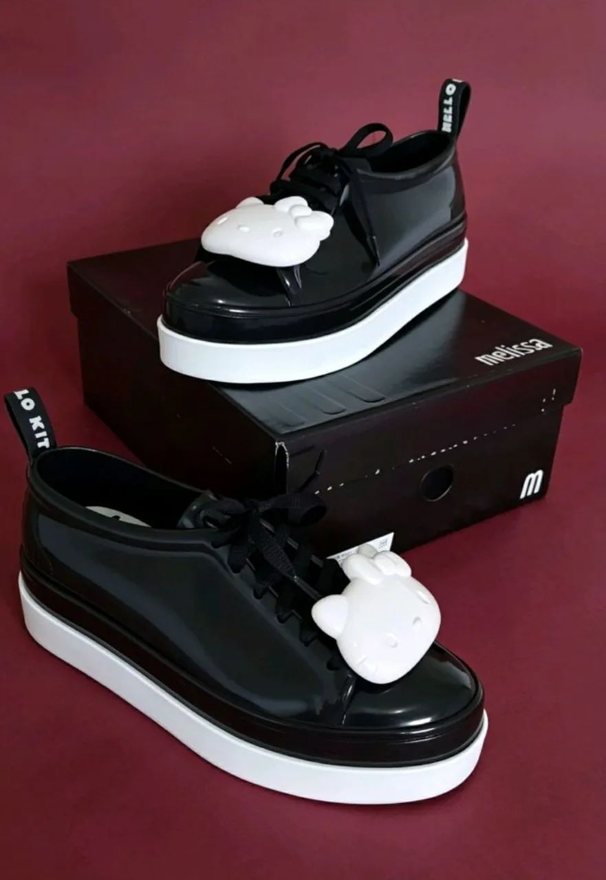 Tênis Melissa hello Kitty preto 36 (novo) - Foto 4
