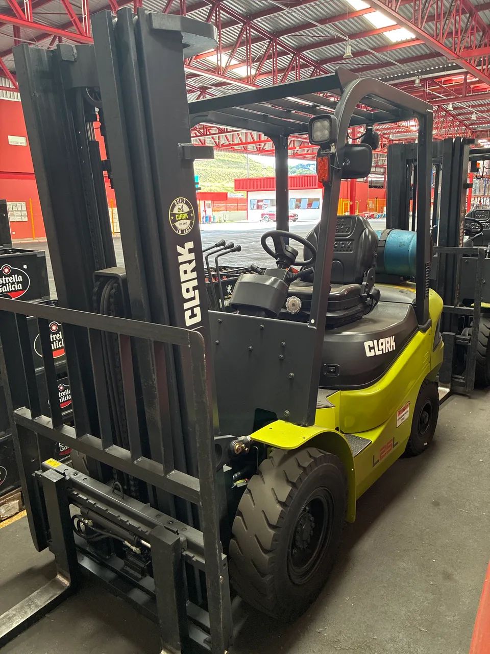 Empilhadeira Clark GLP L25L 2,5T