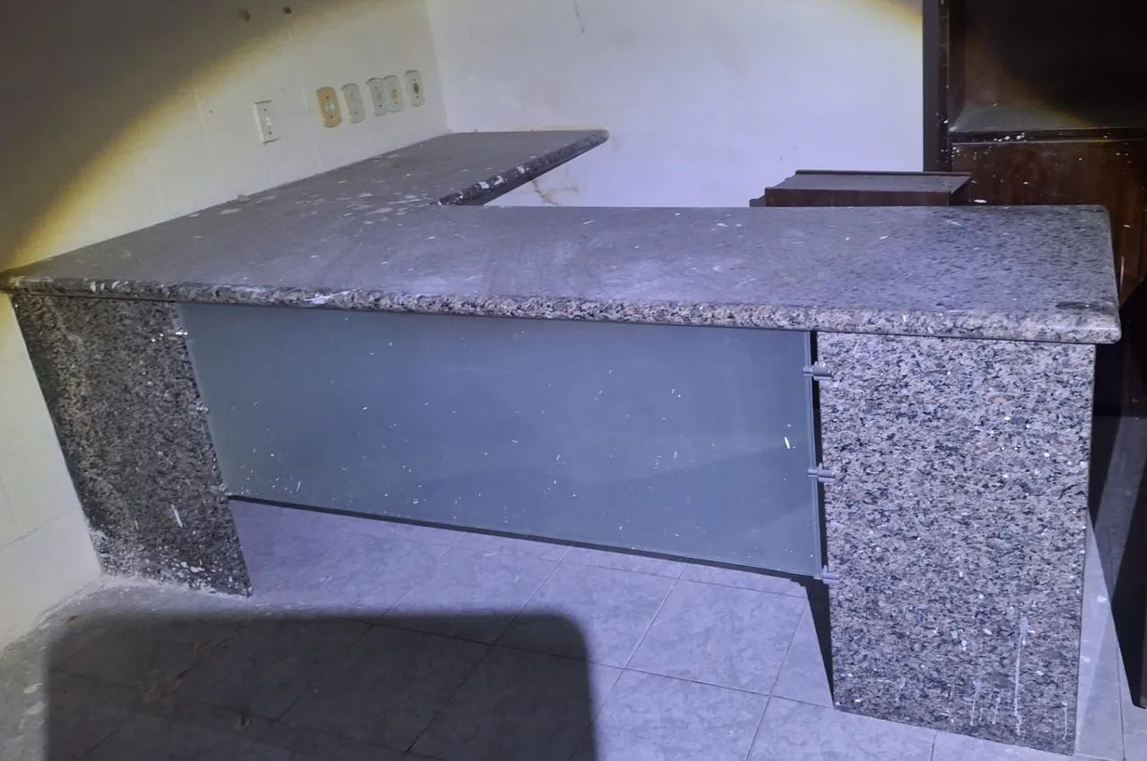 Vende-se balcão de mármore