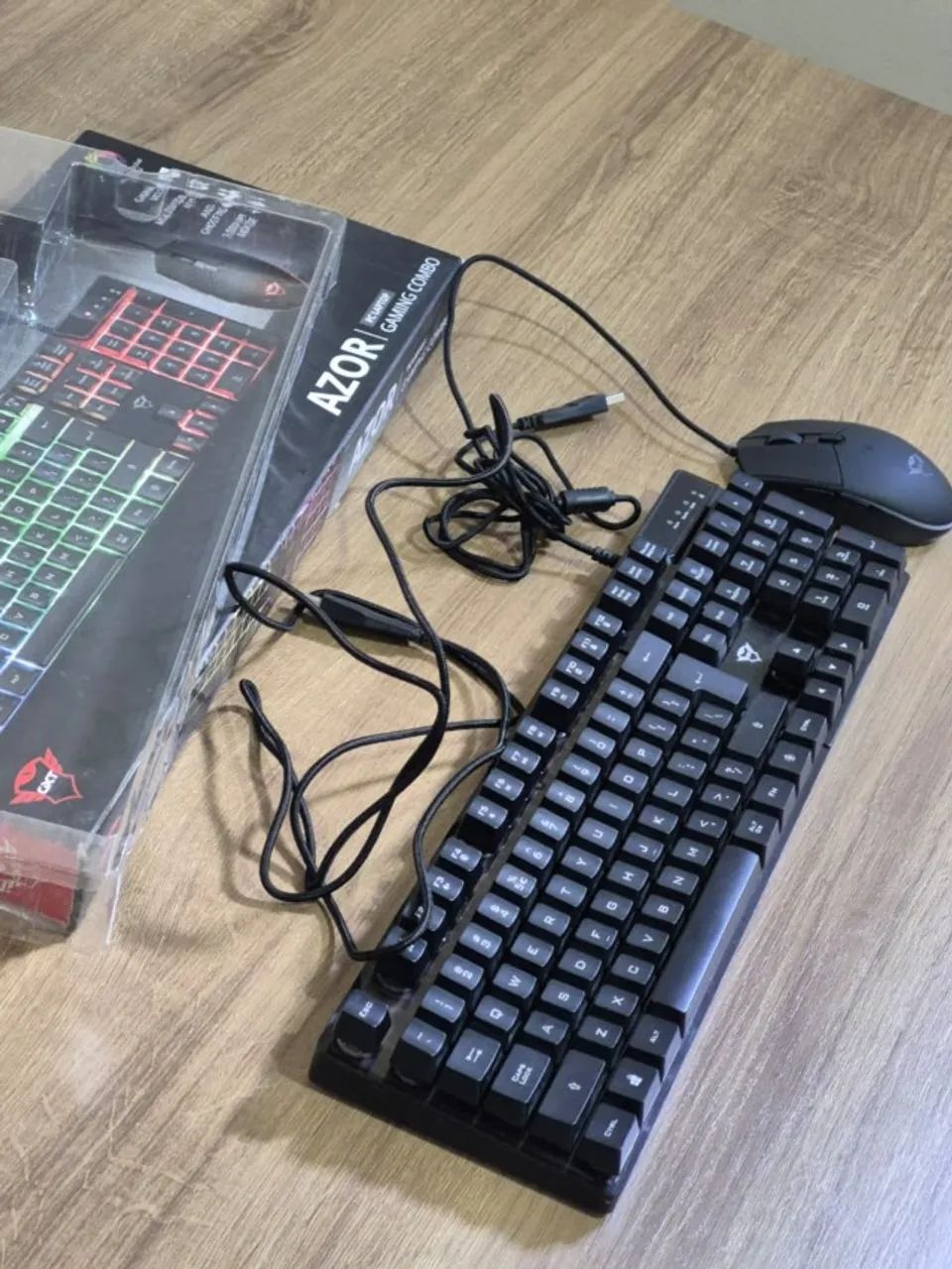 Teclado gamer Trust GXT 838 Azor RGB