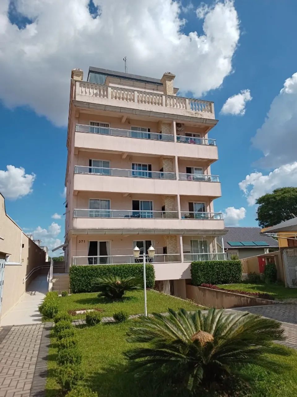 Aluga-se apartamento de 1 quarto
