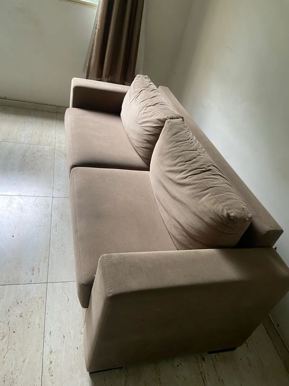 Sofá pequeno semi novo 