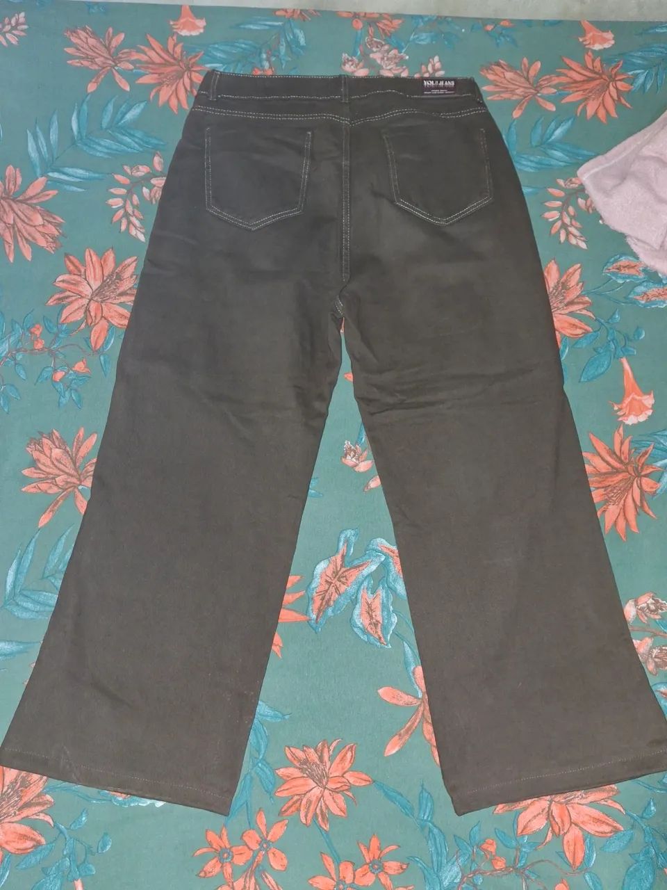 vendo calça jeans marrom - Foto 2