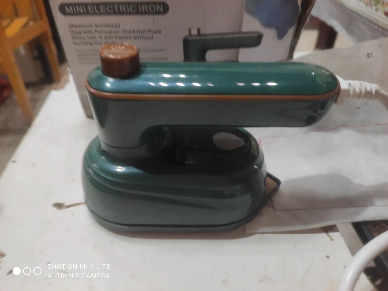 Ferro de passar pequeno