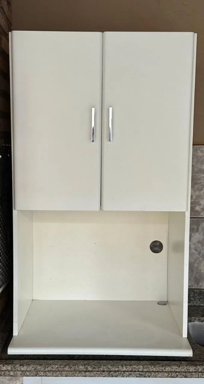 Armário de cozinha em MDF com suporte para microondas