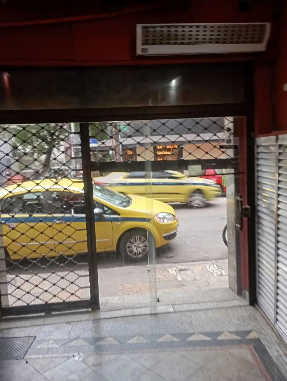 ALUGO LOJA DE RUA NO CATETE SEM CONDOMÍNIO 