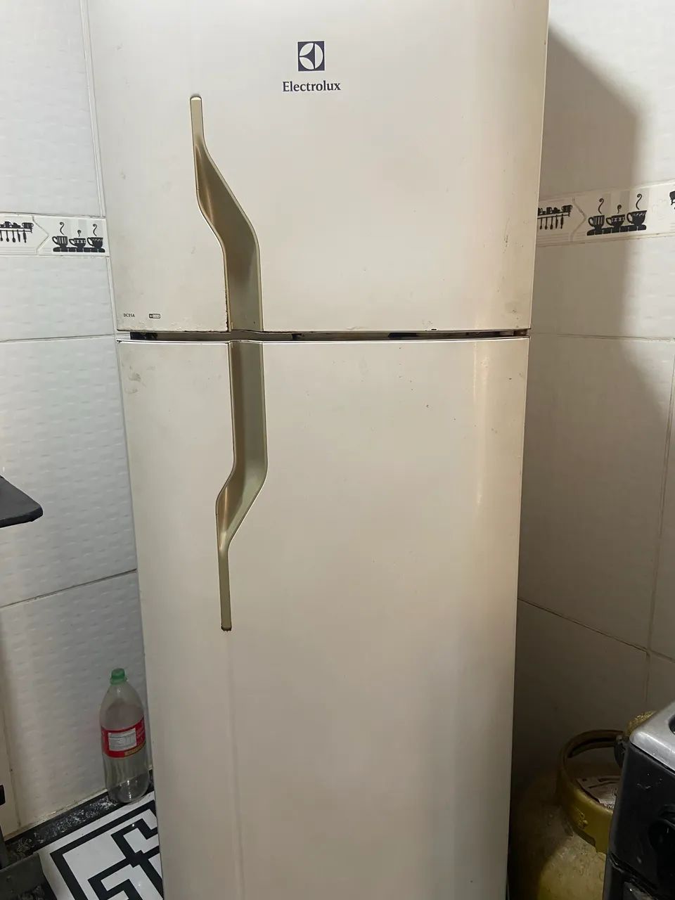 Geladeira com defeito/vazamento 