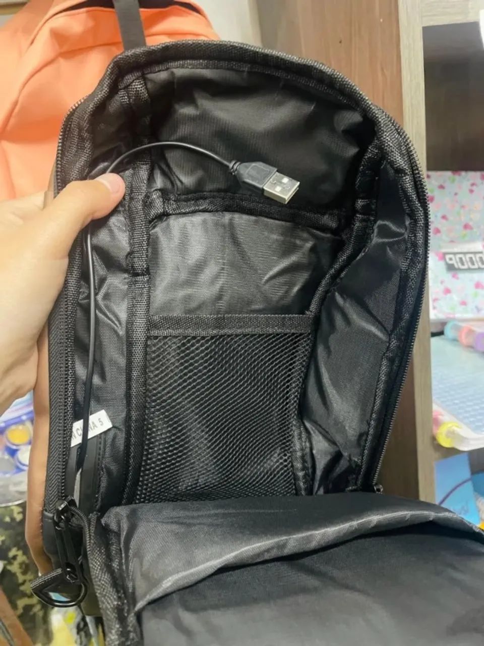 Mochila Antifurto Transversal com USB e Trava - Compacta e Impermeável - Foto 5