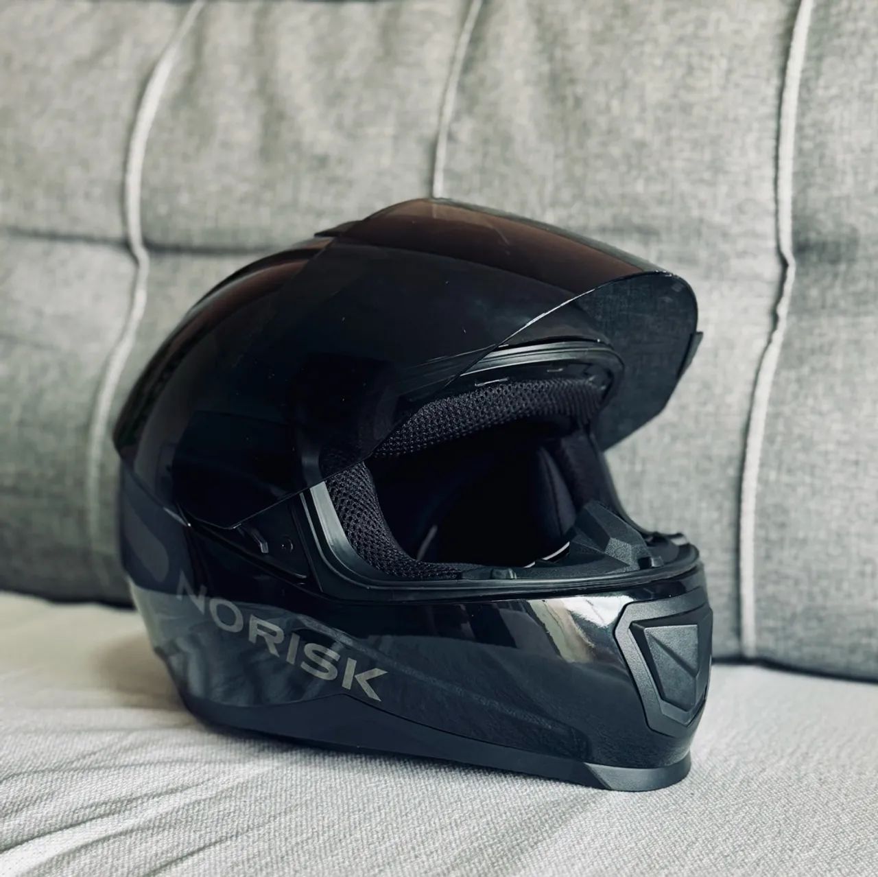 Capacete Norisk NOVO! De 750$ por 399$