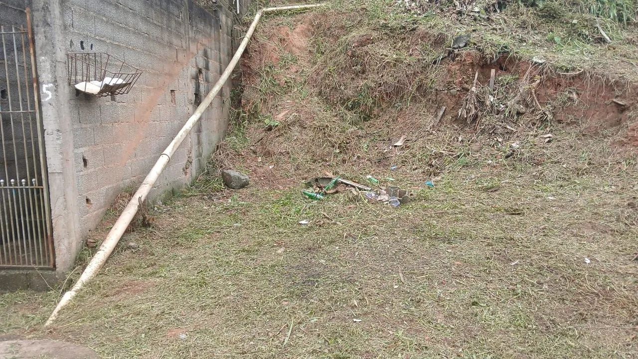 Casa independente com amplo terreno e árvores frutíferas - Foto 3