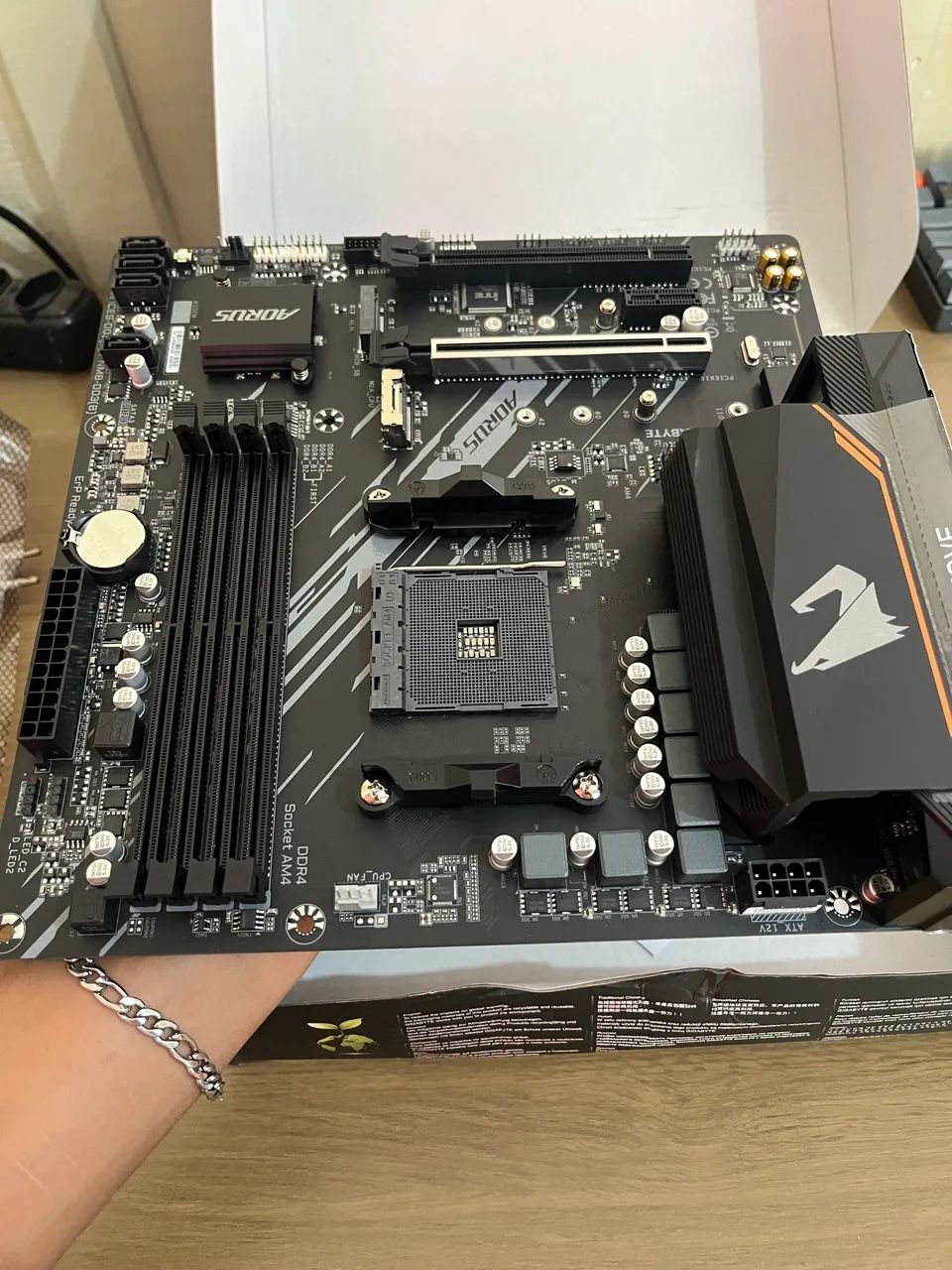 Placa mãe B550M AORUS ELITE - Foto 2