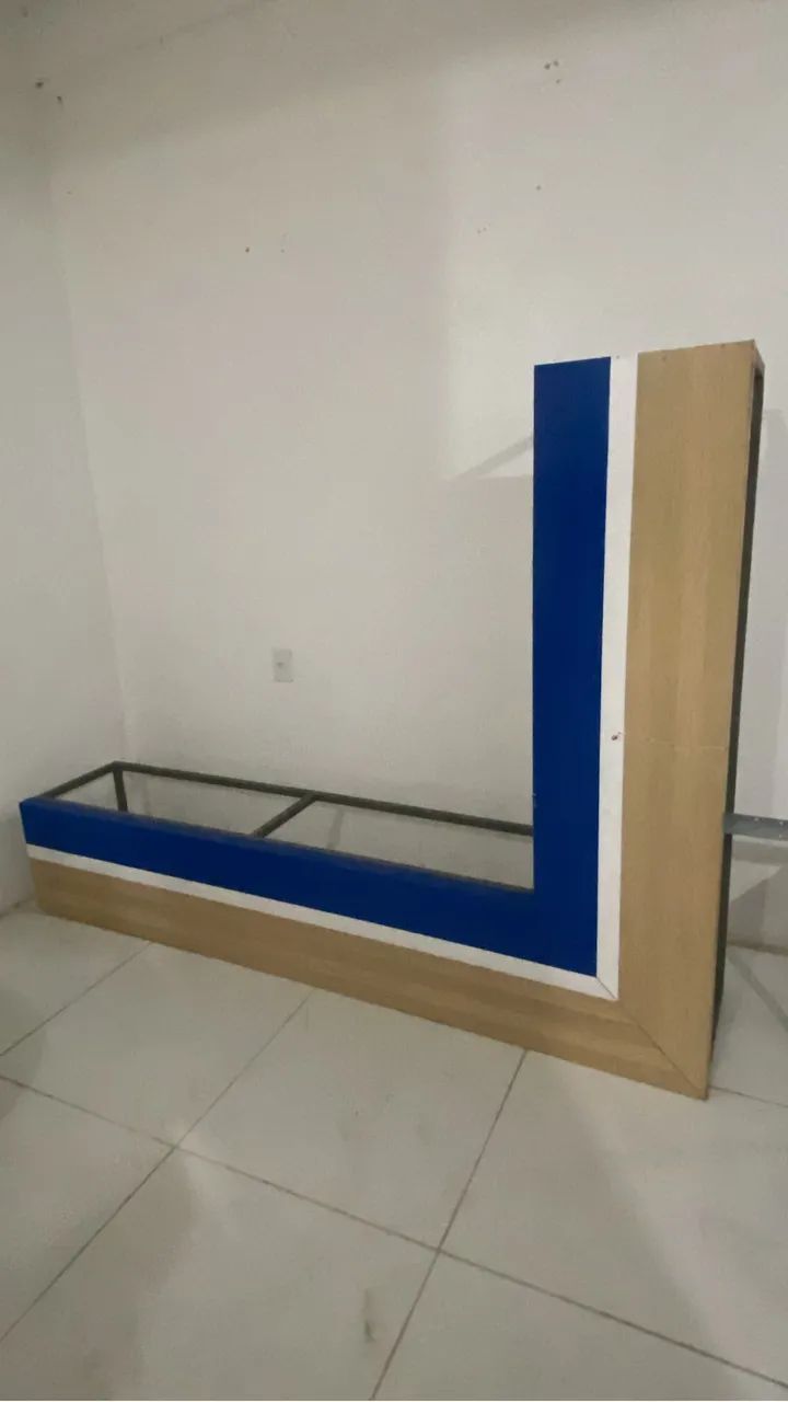 Banco funcional para loja ou afins 