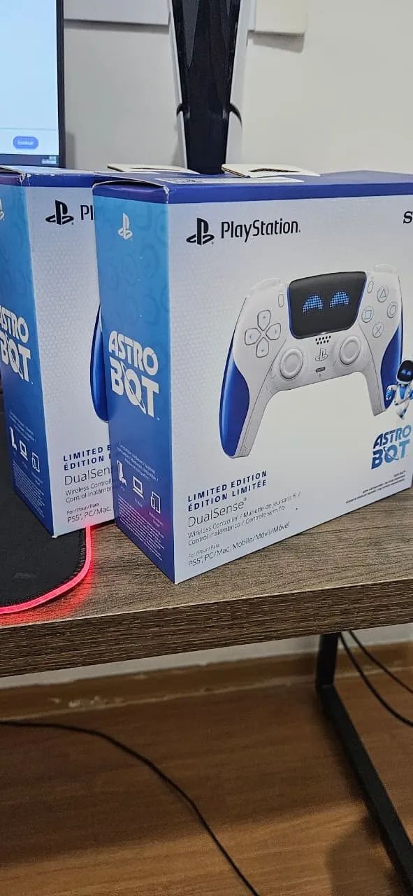 2x Dualsense Astro Bot Joyful