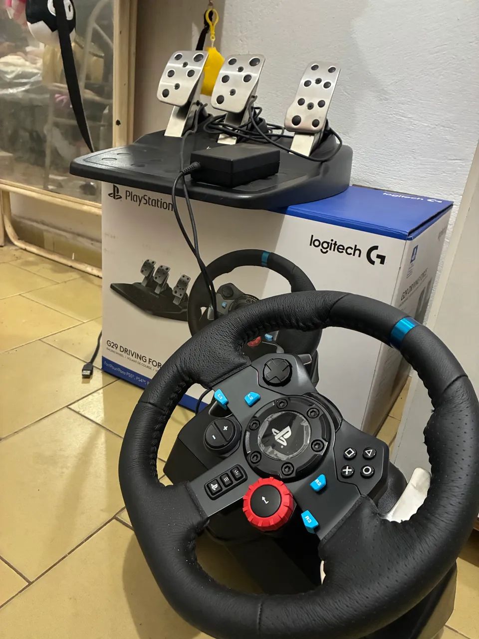 Volante G29 para PlayStation e PC - Foto 3