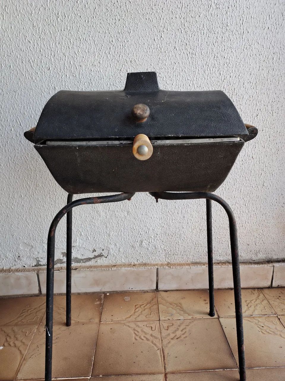 CHURRASQUEIRA A CARVÃO BAFO MOVEL, ALUMÍNIO FUNDIDO PRETO