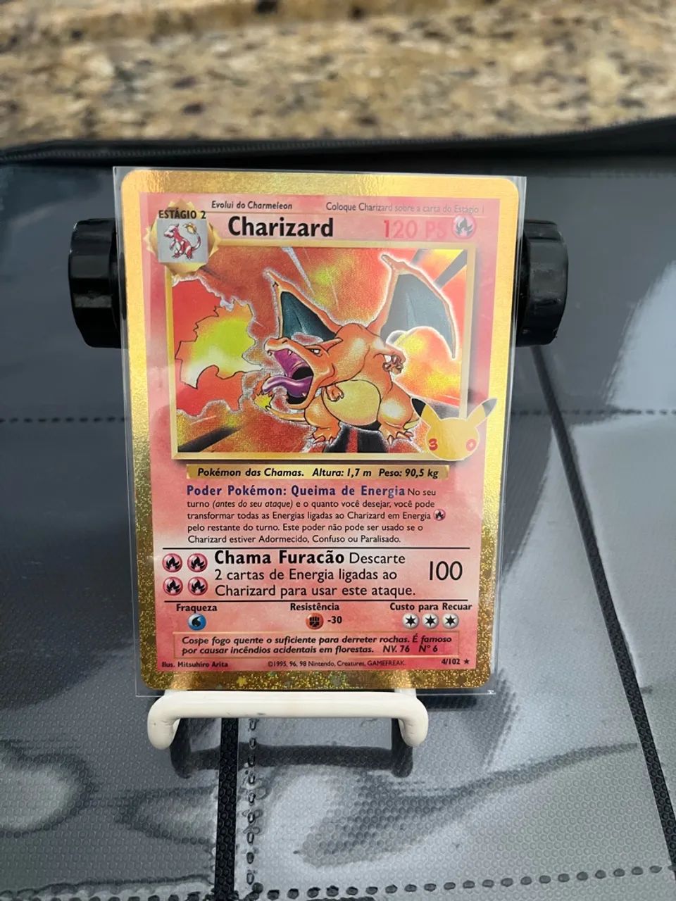 Charizard 30 anos - 4/102