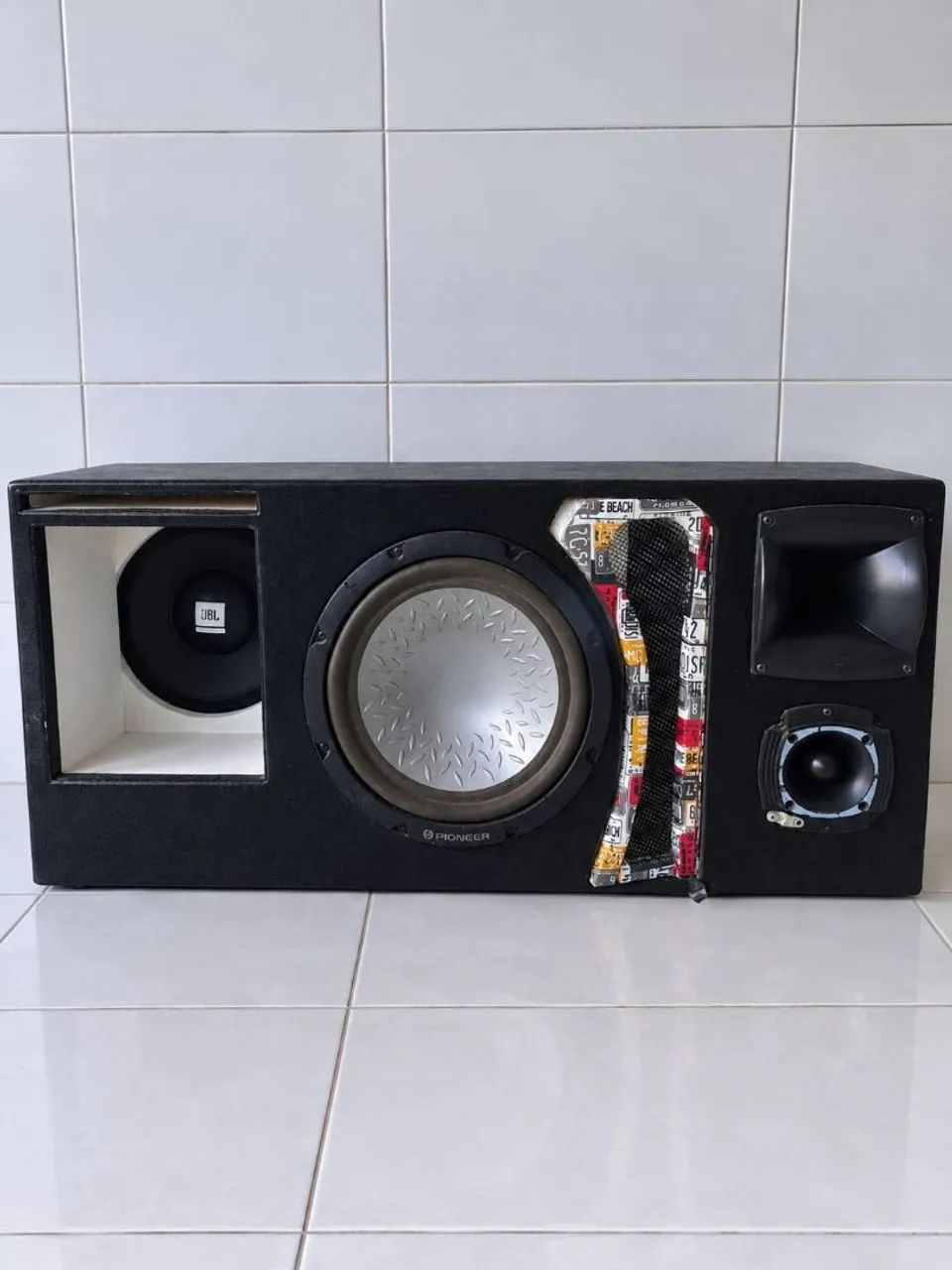 Caixa de som automotiva completa