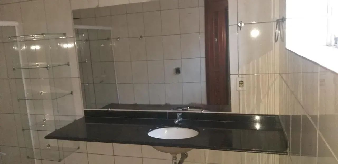 CASA NO CENTRO DE VÁRZEA GRANDE COM 3 QUARTOS PARA LOCAÇÃO. - Foto 5