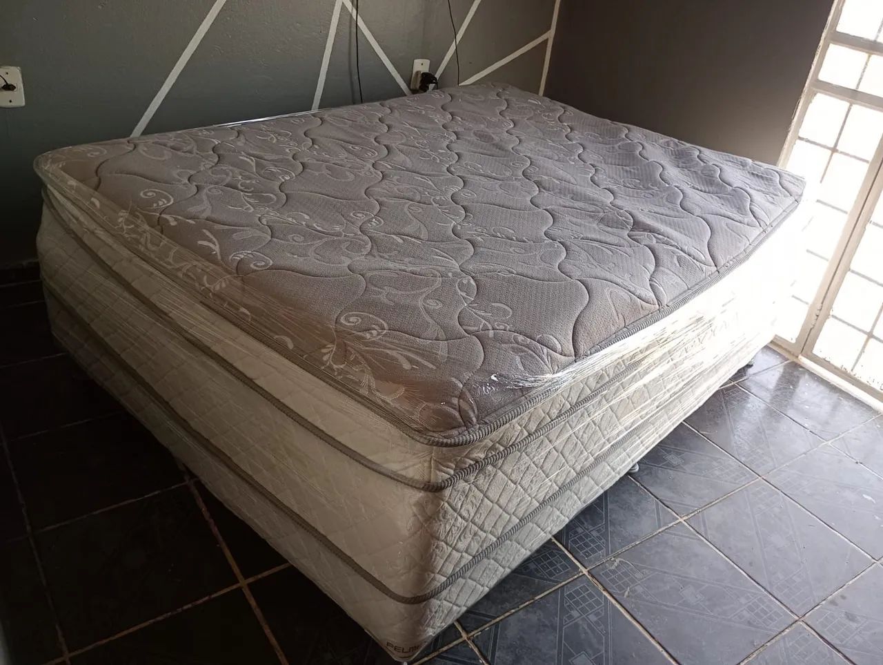 Cama Box Casal De Molas Ensacadas Bem Alta Higienizada 