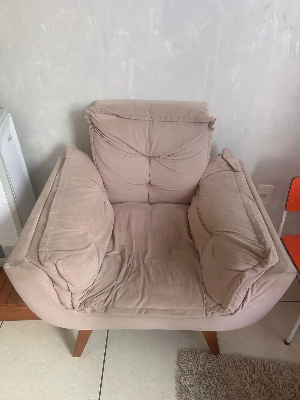 2 Poltronas rosa com pé de madeira  - Foto 3