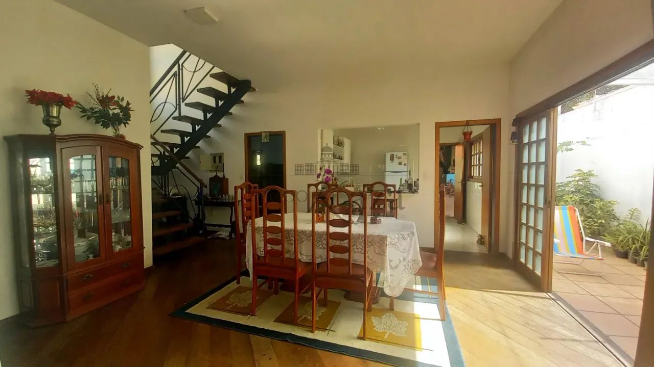 Oportunidade - Casa - Jacareí - Centro - 4 Dormitórios - 311m².