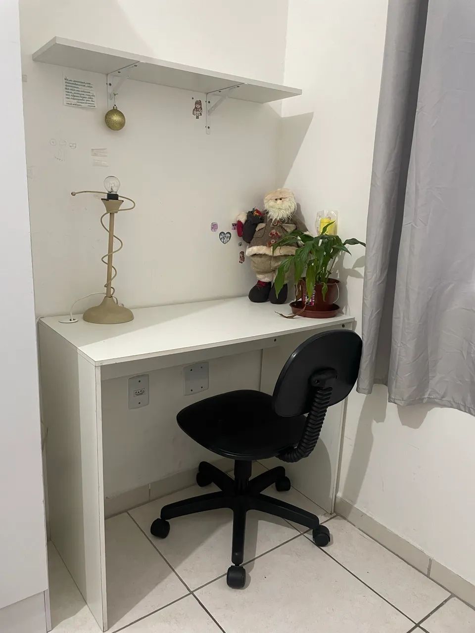 Escrivaninha com cadeira - Foto 2