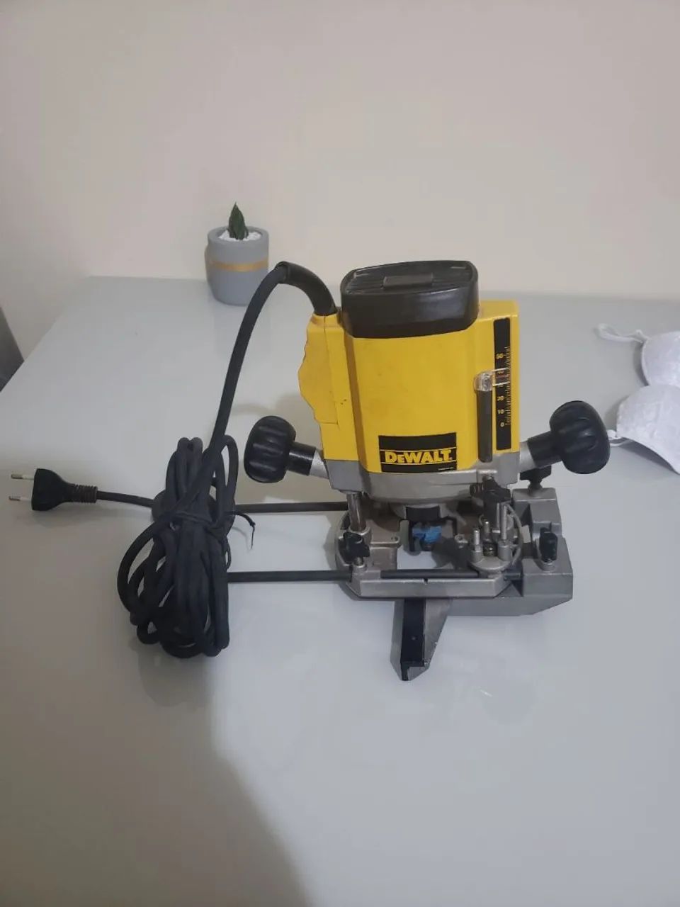 Tupia Dewalt 