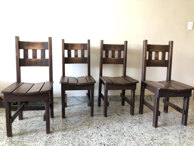 Mesa de madeira com 4 cadeiras - Foto 4