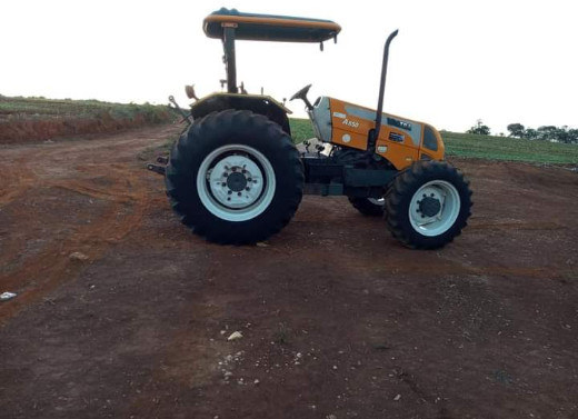 Trator Valtra A250 ano 2013 - Tratores e máquinas ...