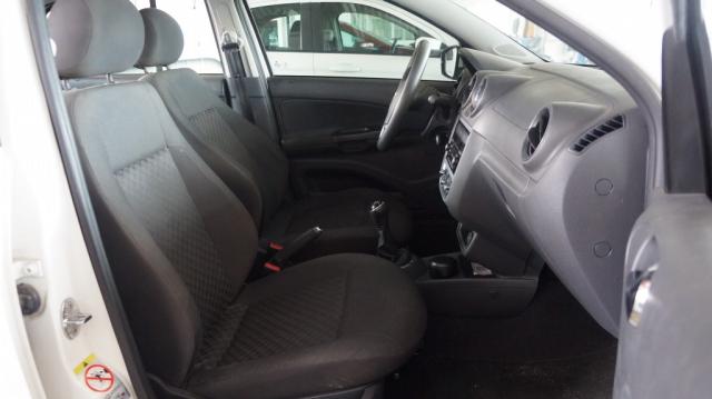 VOLKSWAGEN VOYAGE 1.6 MI COMFORTLINE 8V FLEX 4P MANUAL - Foto 9